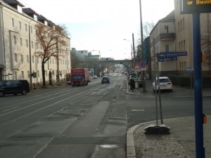 Ansicht Georg-Schumann-Straße von der Linkelstraße Richtung Viadukt vor dem Umbau